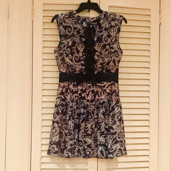 BCBG Aymeline Lace-Trim Print-Blocked Dress - Picture 6 of 6